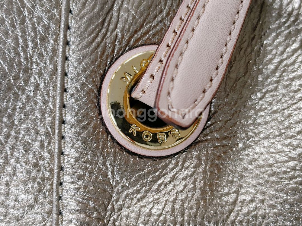 MICHAEL KORS 마이클 코어스 천연소가죽 골드--3