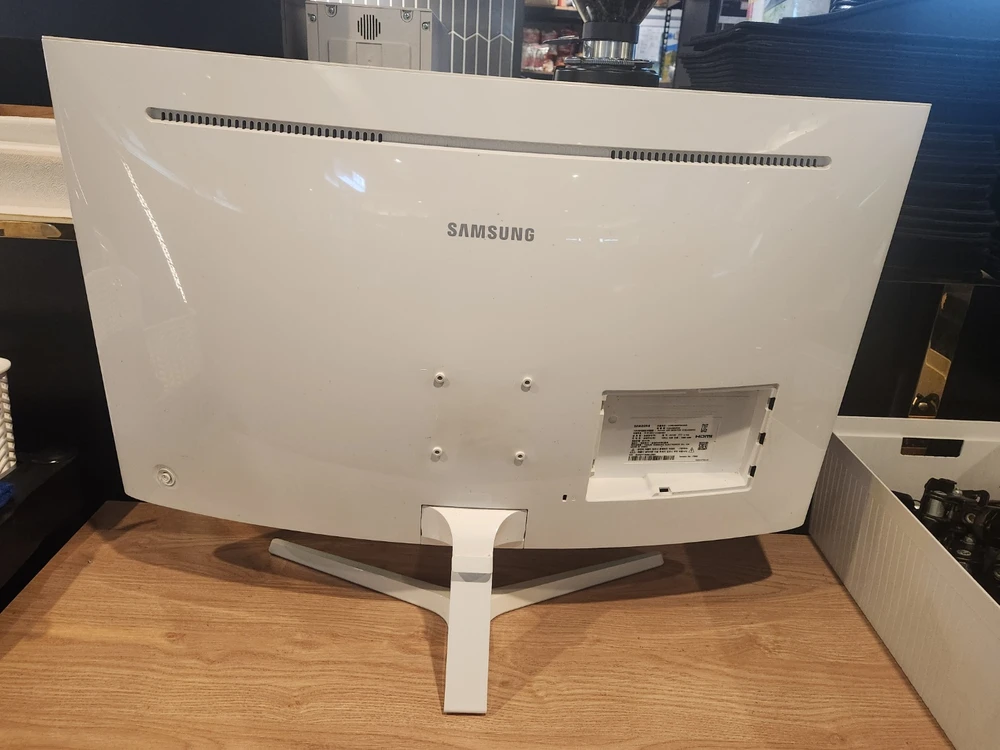 삼성 32인치 커브드 144hz 모니터 팝니다 이미지