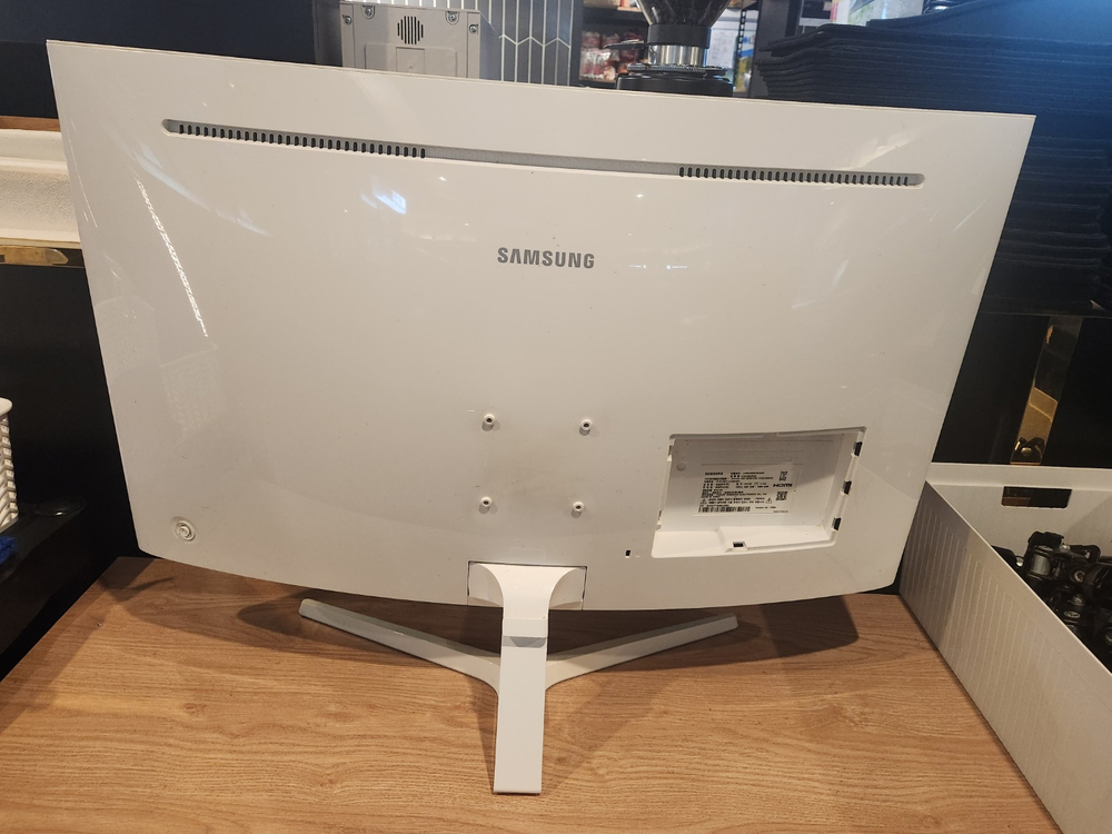 삼성 32인치 커브드 144hz 모니터 팝니다 이미지