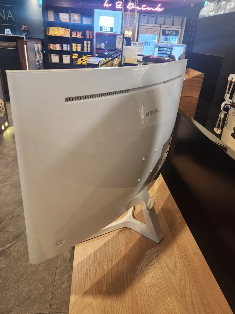 삼성 32인치 커브드 144hz 모니터 팝니다 이미지