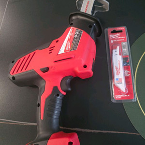 밀워키 C18HZ 충전컷소 베어툴(M18, 18V)