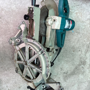 마끼다 슬라이딩컷팅기/LS0813 팝니다