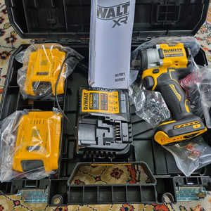 디월트 dcf922 임팩렌치입니다