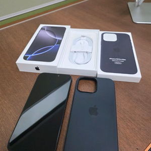 아이폰 16프로맥스/ 블랙티타늄/ 정품케이스/ S급