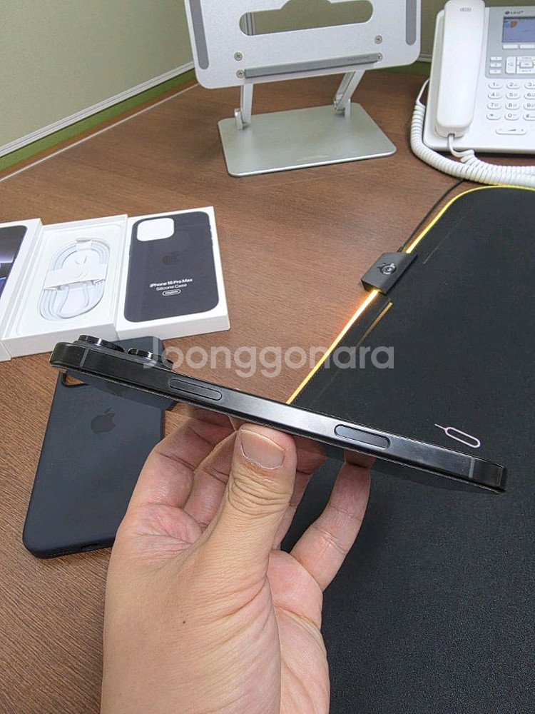 아이폰 16프로맥스/ 블랙티타늄/ 정품케이스/ S급--3