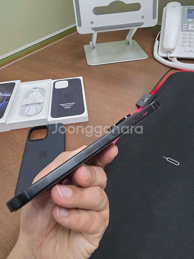 아이폰 16프로맥스/ 블랙티타늄/ 정품케이스/ S급--5