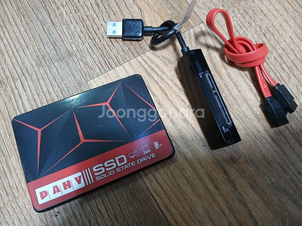2TB SATA SSD 2.5" 새것 외장젠더와 케이블--1