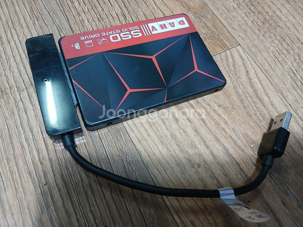 2TB SATA SSD 2.5" 새것 외장젠더와 케이블--2