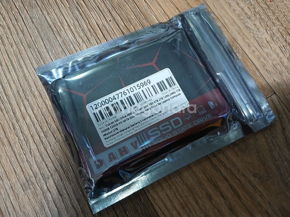 2TB SATA SSD 2.5" 새것 외장젠더와 케이블--4