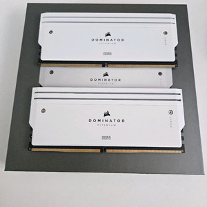 커세어 도미네이터 티타늄 cl32 6400 팝니다.