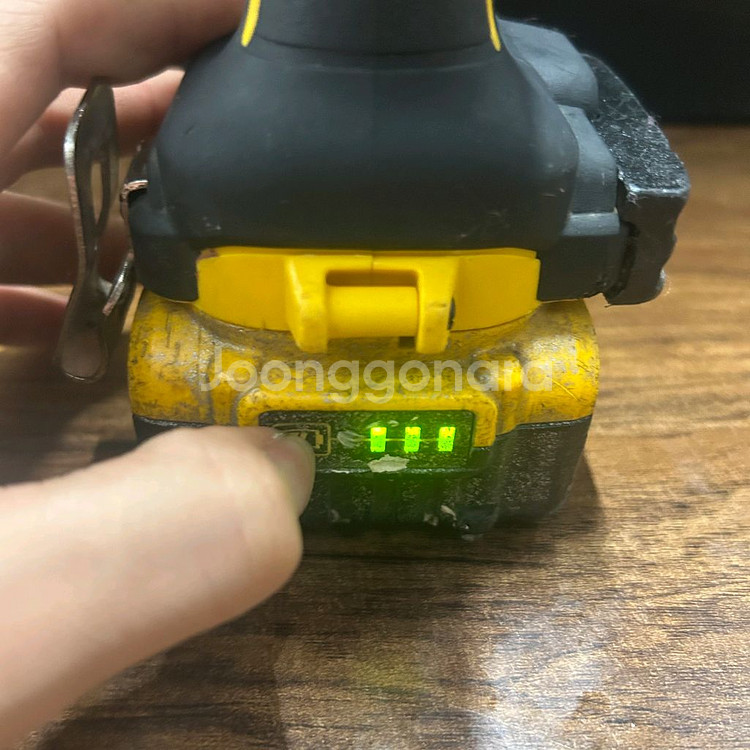 디월트 충전임팩 드라이버 DCF850 배터리포함--5