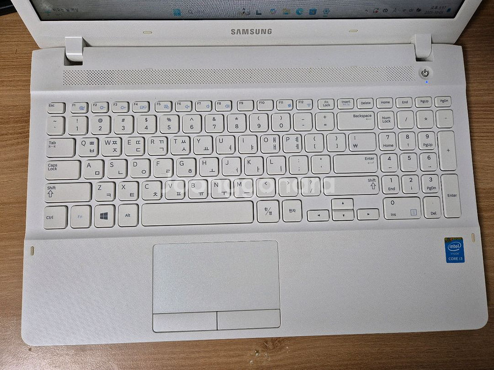 삼성 NT270E5J i3 화이트 노트북--5