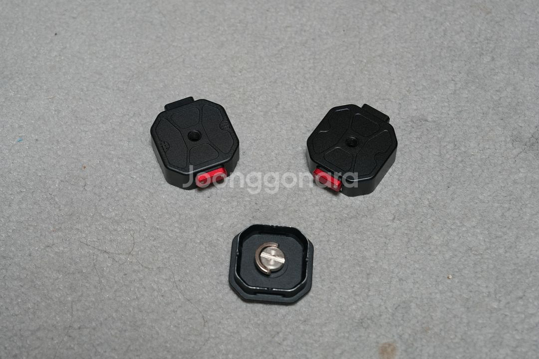 카메라 퀵릴리즈 플레이트 1개, 베이스 2개를 3만원에--2