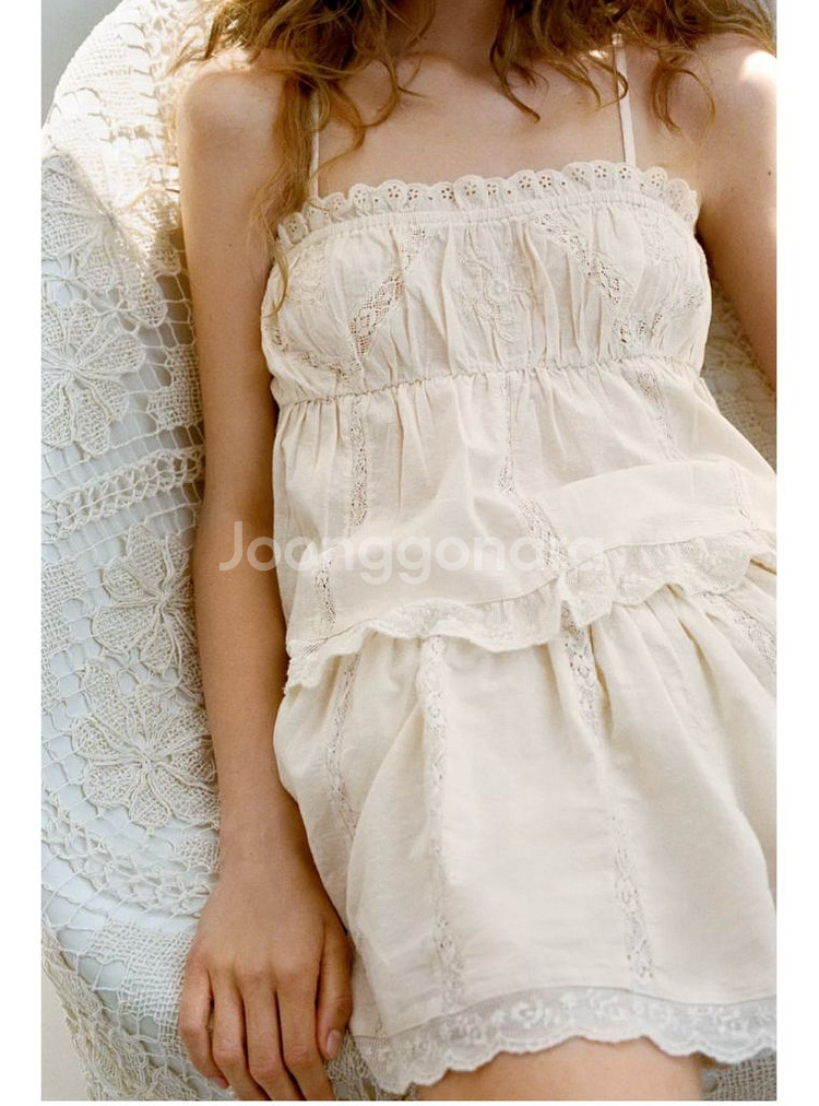 자라 자수 엘라스틱 탑 M사이즈 팝니다 0881/048--0