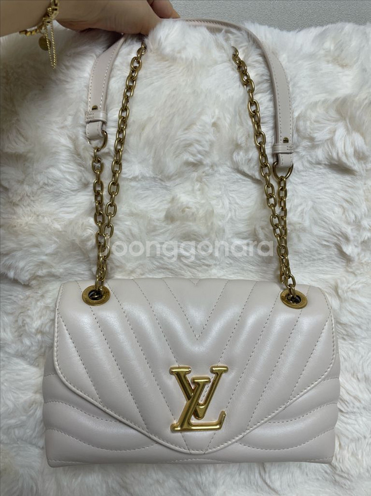 루이비통 뉴웨이브 MM체인백--3