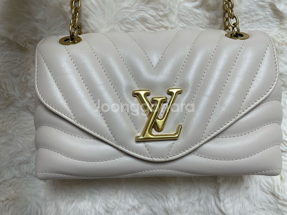 루이비통 뉴웨이브 MM체인백--2