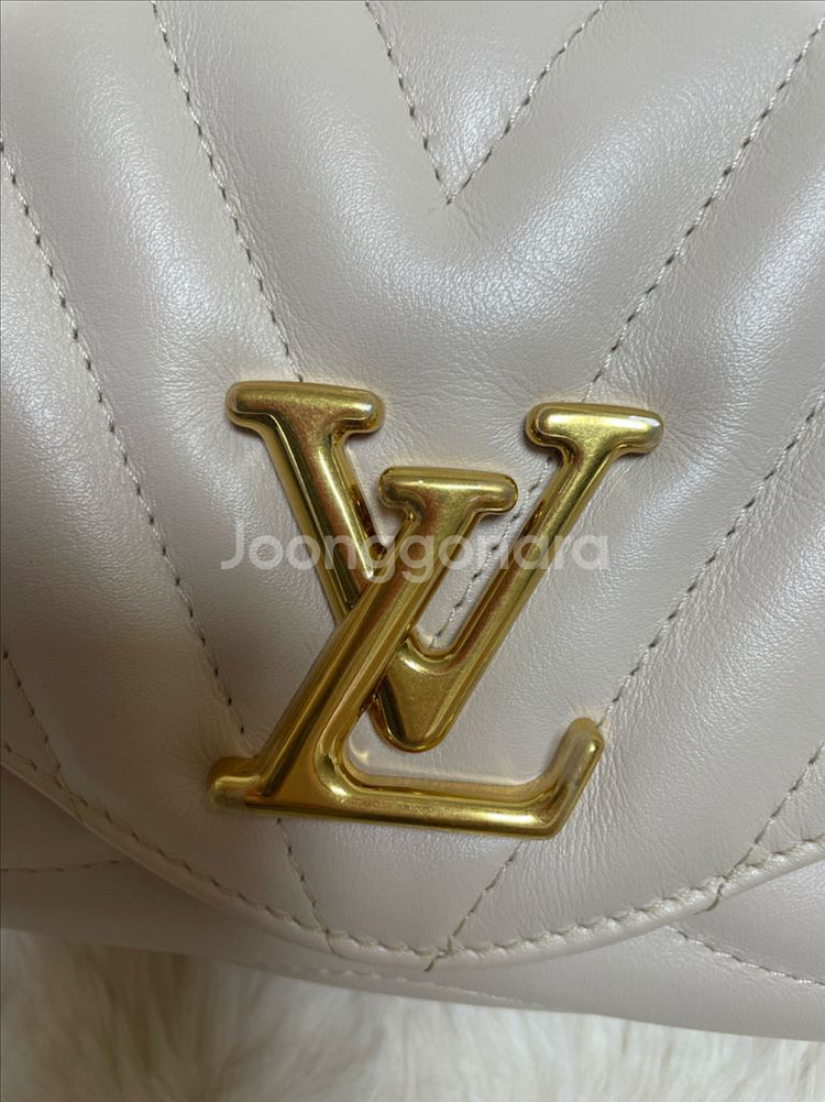 루이비통 뉴웨이브 MM체인백--5