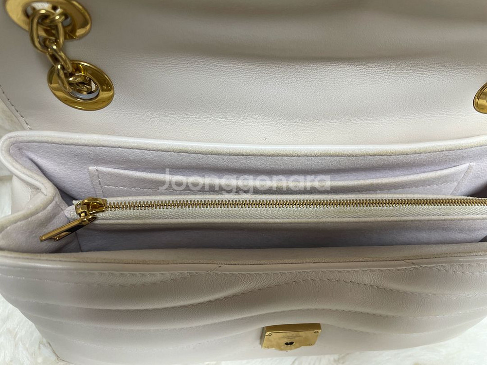 루이비통 뉴웨이브 MM체인백--6