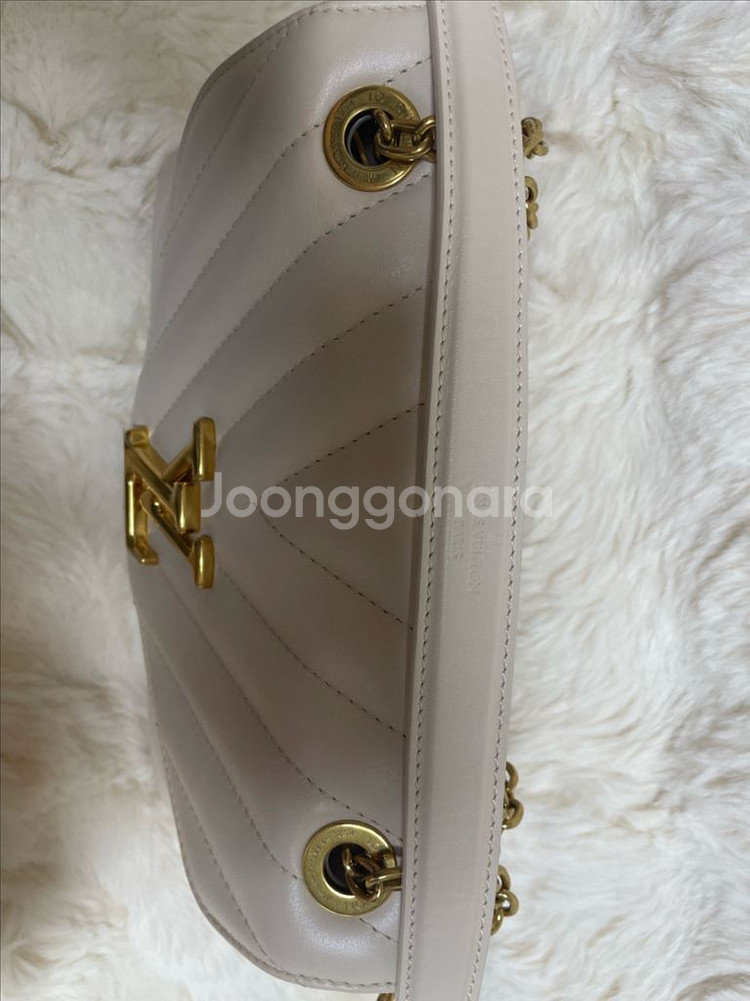 루이비통 뉴웨이브 MM체인백--4