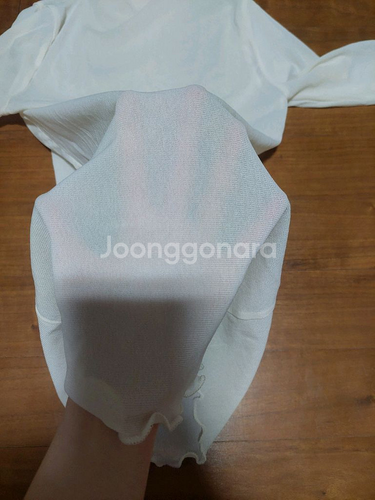 시스루 폴라넥 긴팔 블라우스 아이보리--3