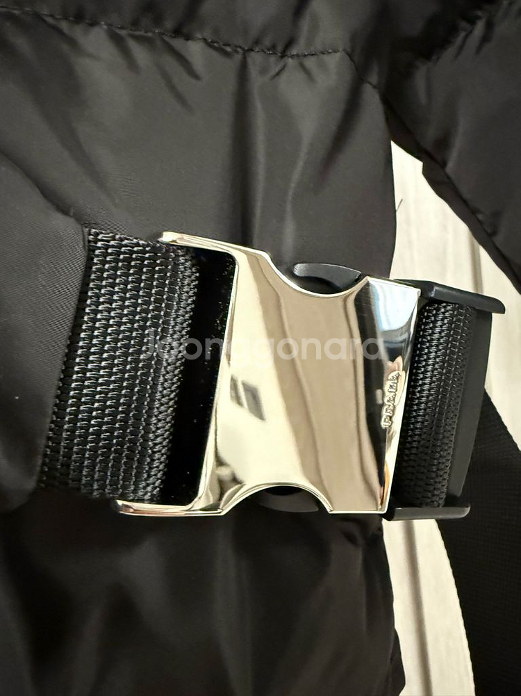 [38] 프라다 여성 블랙 리나일론 숏 패딩 새상품--7