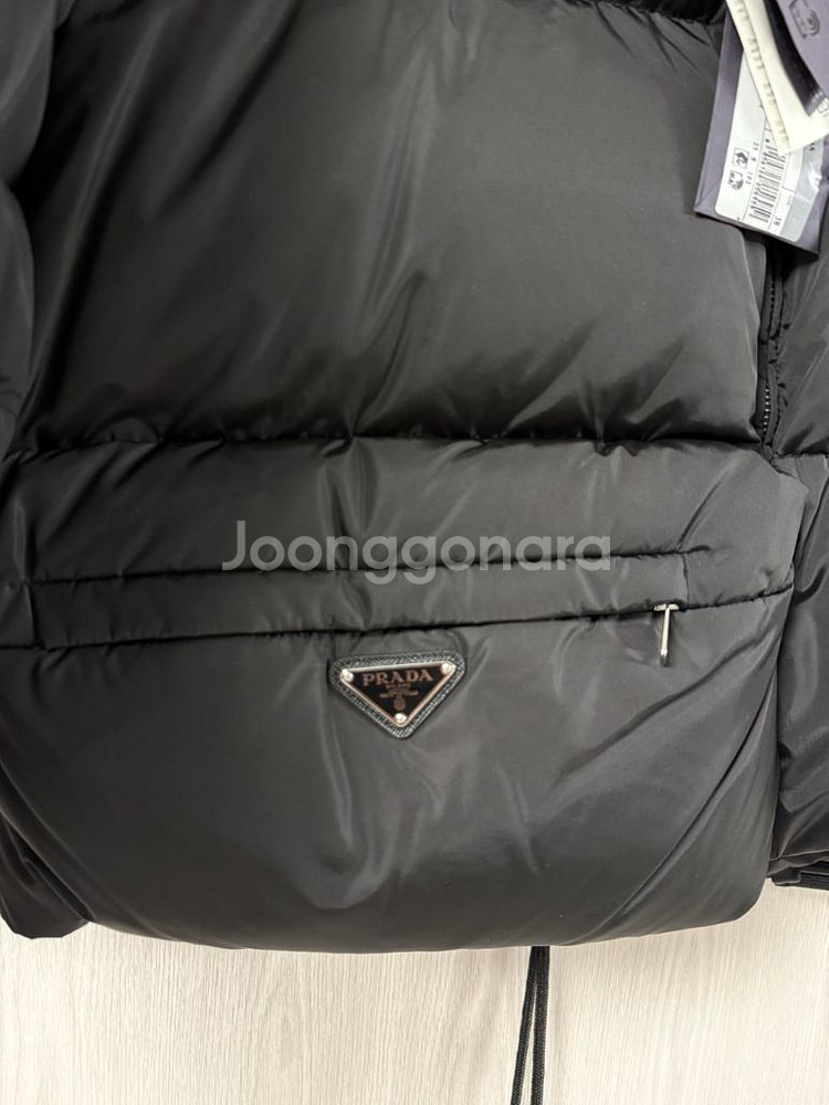 [38] 프라다 여성 블랙 리나일론 숏 패딩 새상품--3