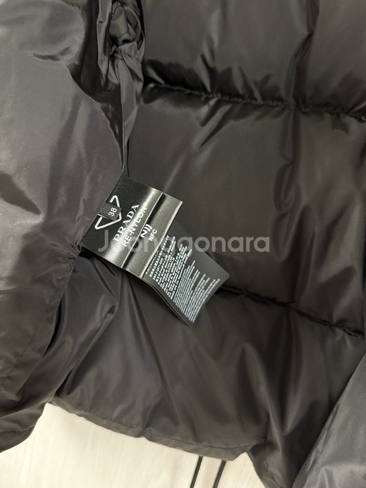 [38] 프라다 여성 블랙 리나일론 숏 패딩 새상품--6