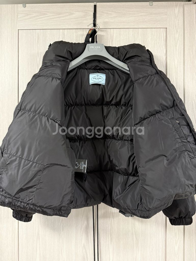 [38] 프라다 여성 블랙 리나일론 숏 패딩 새상품--5