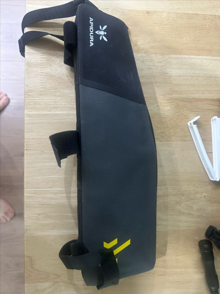 아피듀라 롱 탑튜브백--1