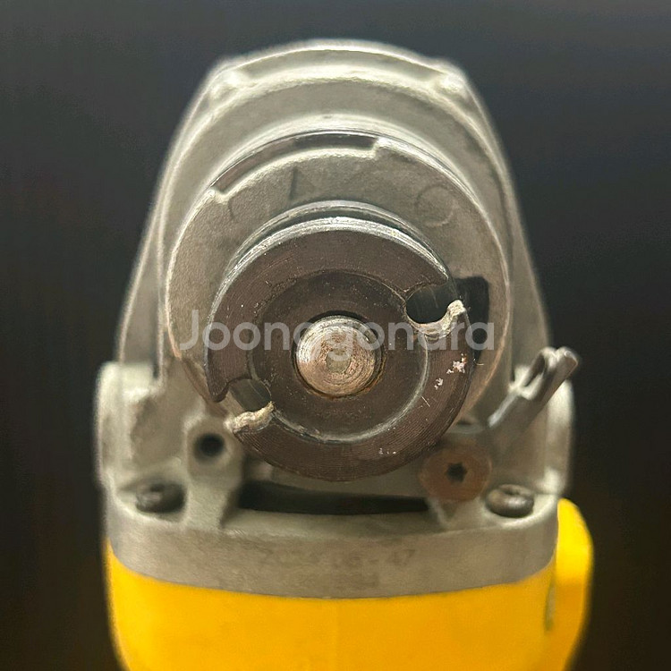 디월트 충전그라인더 DCG405 20V P1 5인치--6