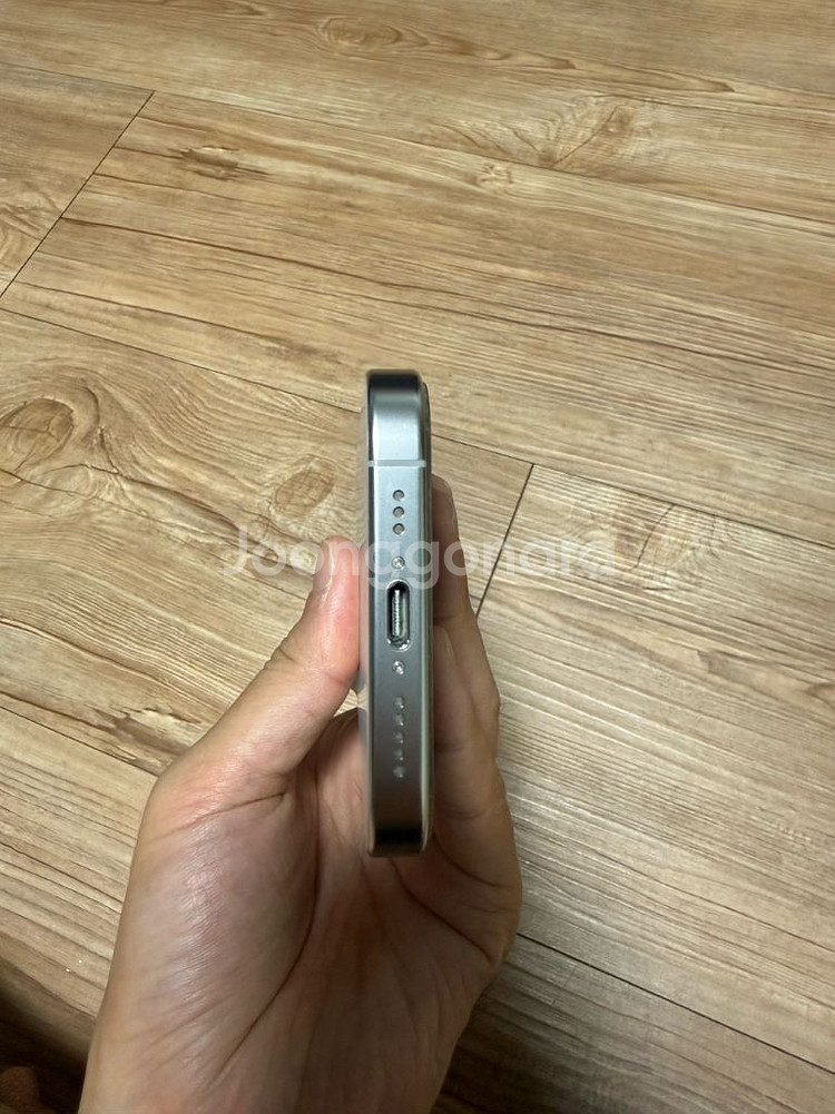 아이폰16 프로 128GB 카메라무음 북미판 화이트--4