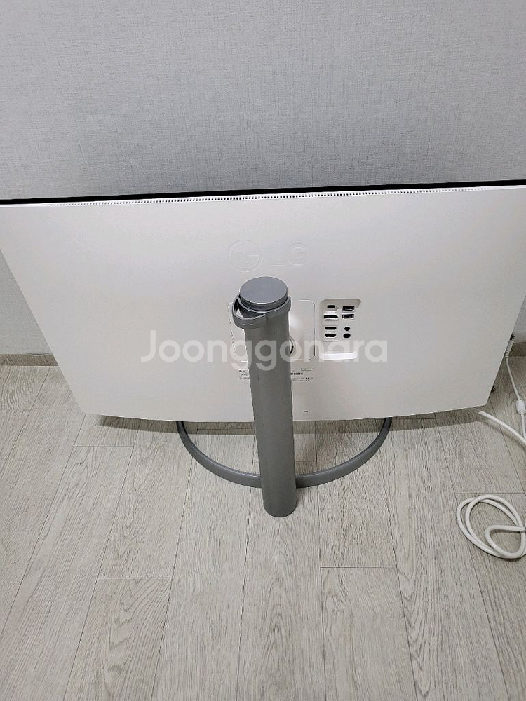 Lg 4k uhd 울트라모니터 32UQ750P 팔아요--2