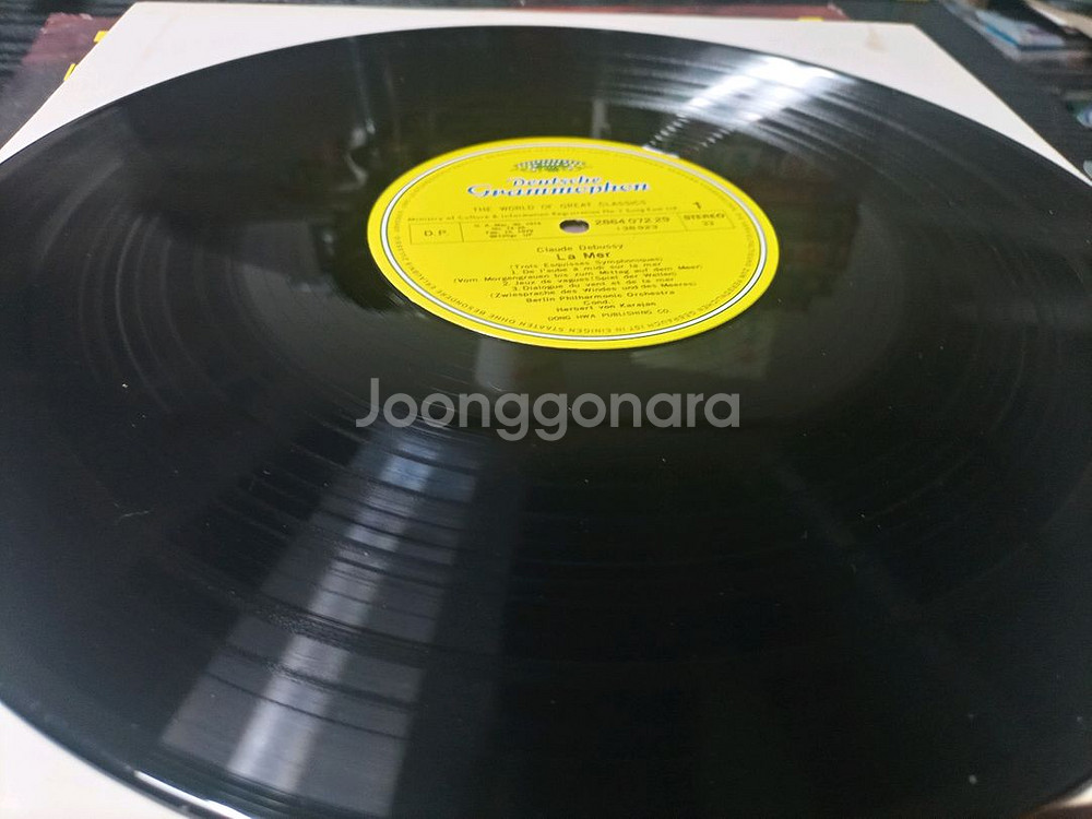 클로드 드뷔시와 모리스 라벨의 명곡이 담긴 클래식 LP--2