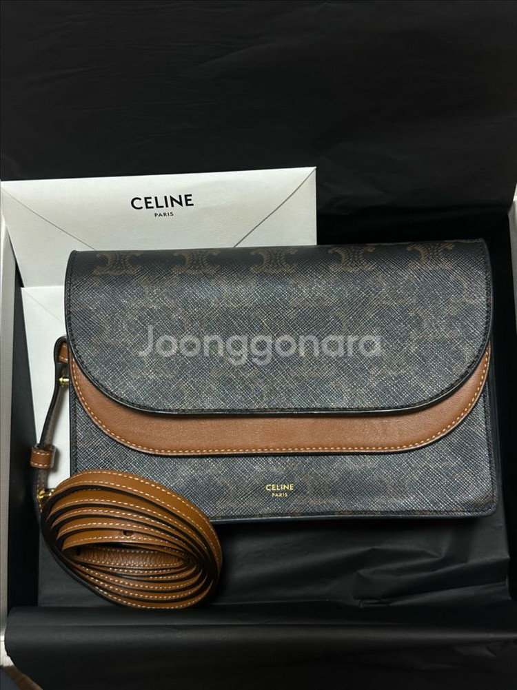 셀린느 트리옹프 월렛온스트랩 정품--0