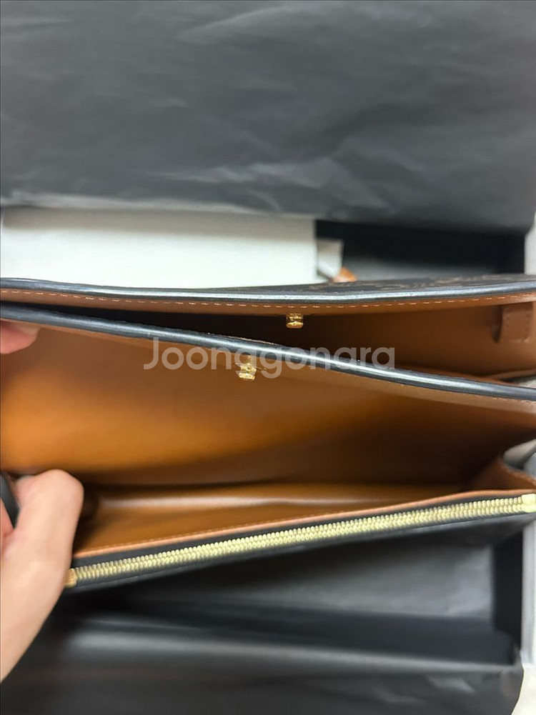 셀린느 트리옹프 월렛온스트랩 정품--2