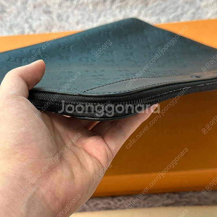 [풀구성] 루이비통 쉐도우 도큐먼트 포쉐트 주르 클러치--6