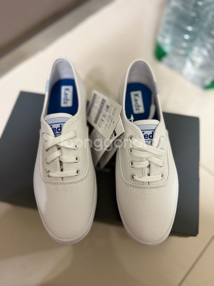 새제품)케즈 트리플컨버스 230사이즈(5XM01542E--0