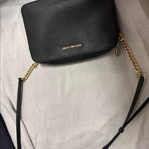 마이클코어스 사피아노 크로스백