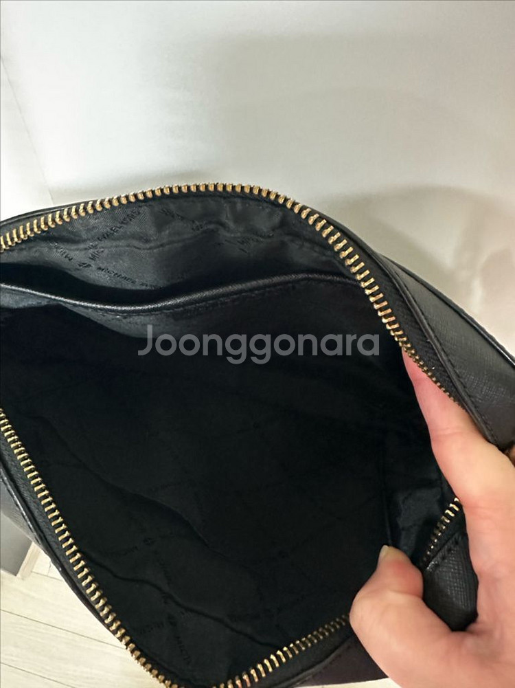 마이클코어스 사피아노 크로스백--2