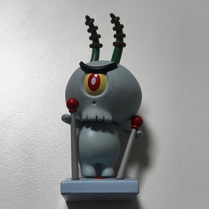 팝마트 라부부 스펀지밥 콜라보 피규어팝니다.