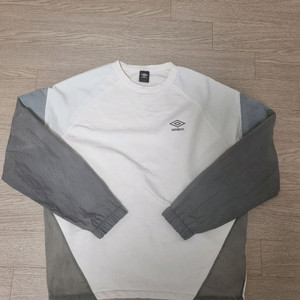 엄브로 맨투맨