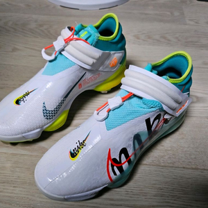 나이키 포스 줌 트라웃7 미드 롤리팝 야구화