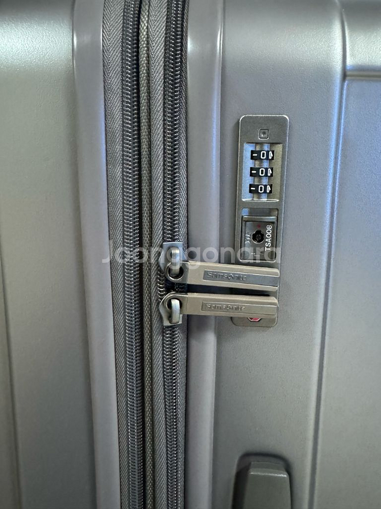 샘소나이트 NIAR 78/29 매트 실버 컬러 캐리어--4