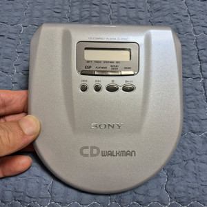 SONY D-E707 실버색상 정상작동품 판매합니다.