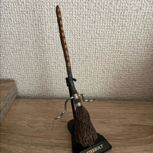 해리포터 가챠가챠 파이어볼트 빗자루 이미지