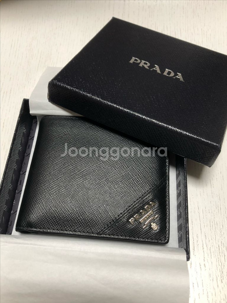 프라다 사피아노 블랙메탈로고 반지갑--0