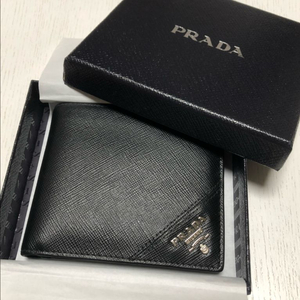 프라다 사피아노 블랙메탈로고 반지갑