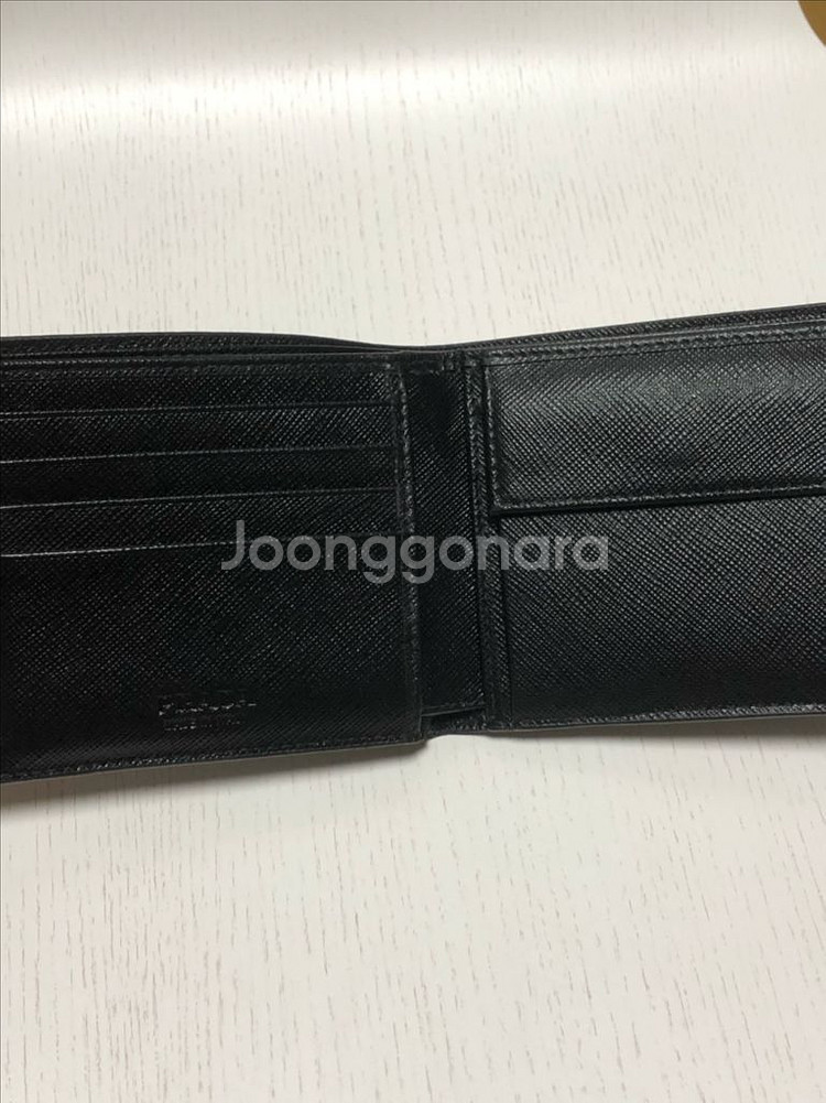 프라다 사피아노 블랙메탈로고 반지갑--4