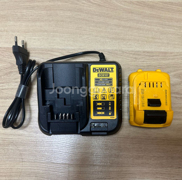 디월트 충전기 DCB107+디월트 DCB127배터리--0