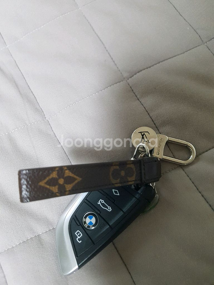 루이비통 모노그램 이클립스 드라곤느 백 참 & 키 홀더--1